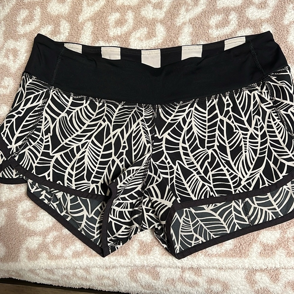 Lululemon 2.5in speed up short